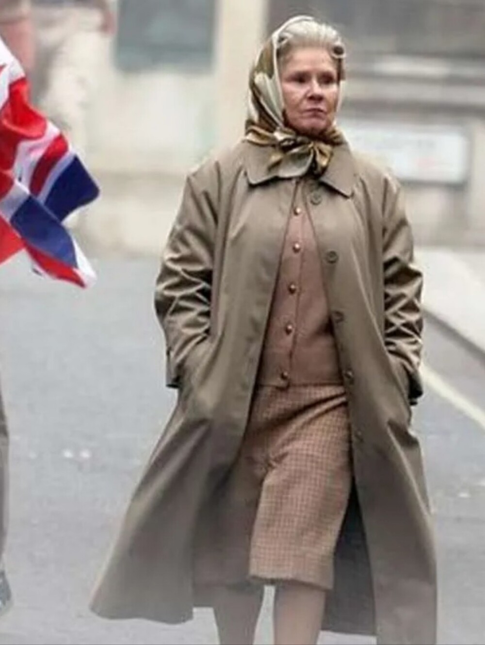 Vintage AQUASCUNTUM Queen Elizabeth Trench Coat Timeless Overcoat Luxury